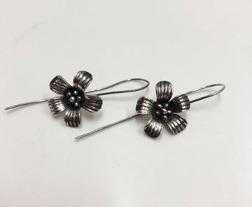 Picture of Handpicked Daisy Earrings