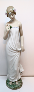 Picture of Lladró Figurine - Beautiful Gloria