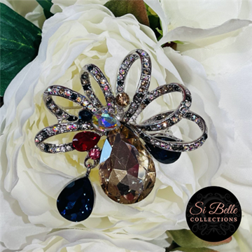 Picture of Si Belle Collections - Crown on Your Side Brooch - Delivery Included